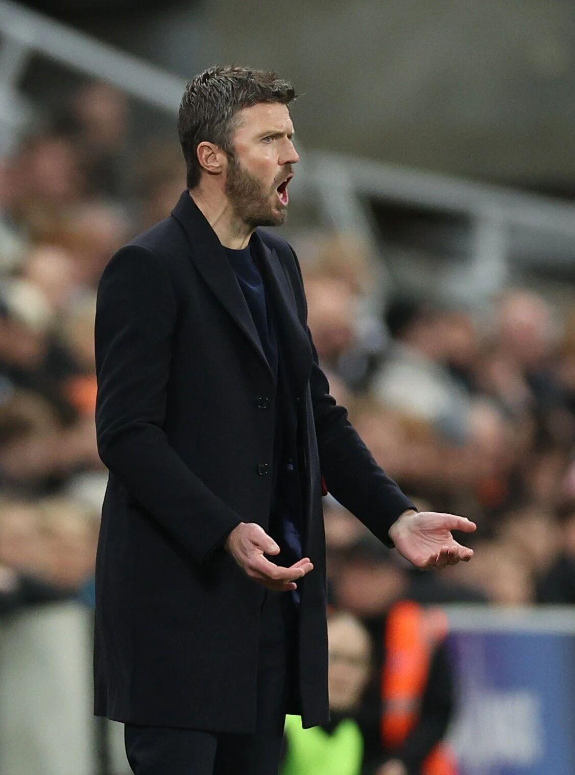 OD体育网址-愤怒卡里克赛后不理曼联球员！又一将受伤雪上加霜，错误换人致败